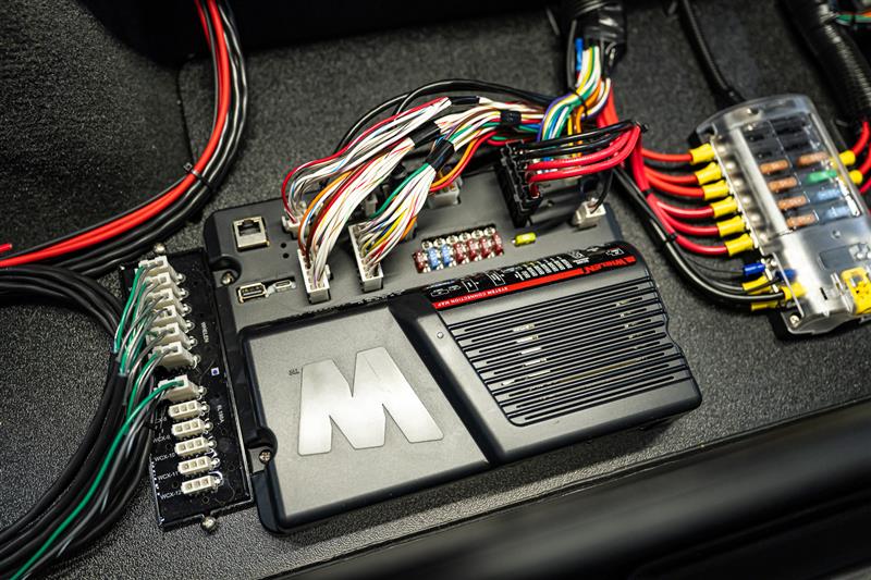 How Do Police Cars Make Their Lights Blink?